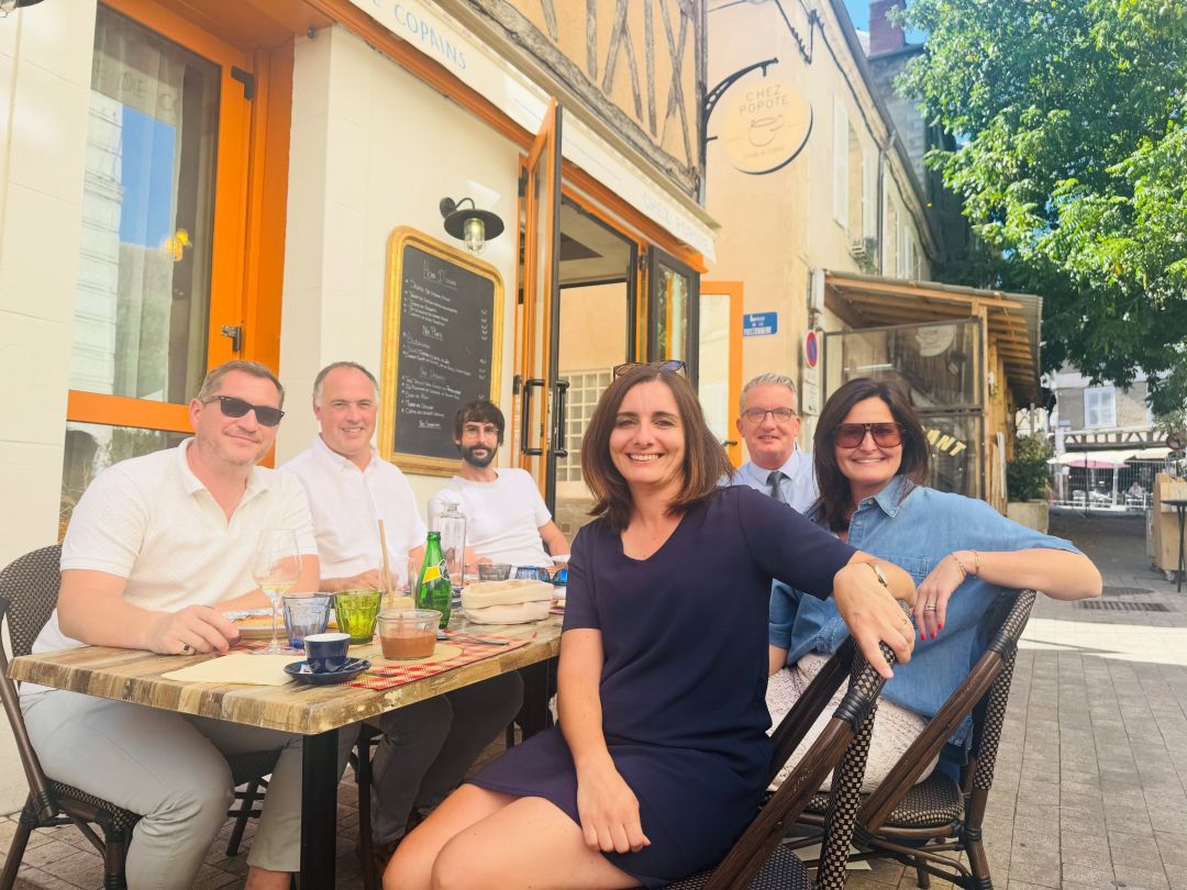 Petite tablée ce midi, en petit comité, restaurant_chez_popote ! ☀️🍽️ Un agréable moment de convivialité, d’échanges…